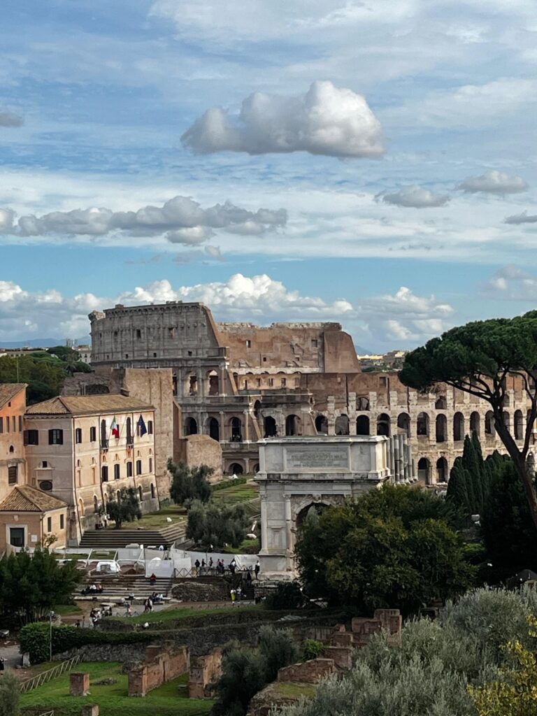 mejores lugares para visitar en Roma foro romano